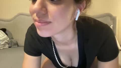 Snapshot of lylajades chatting on February 9, 3:54 am Olivia online show from February 9, 3:54 am