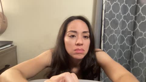 Snapshot of lylajades chatting on February 11, 1:32 am Olivia online show from February 11, 1:32 am