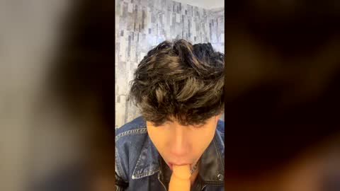 Lyle Bennett Freelance Model online show from January 12, 2:33 pm