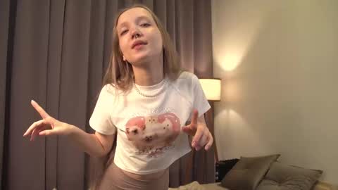 Lyly bambi online show from December 3, 9:56 pm