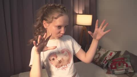 Lyly bambi online show from December 8, 11:51 pm