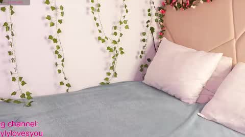 Lyly   online show from October 13, 5:40 am