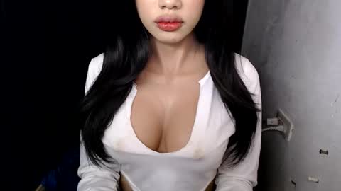 Snapshot of lyn_horny chatting on March 15, 10:32 am Lyn online show from March 15, 10:32 am