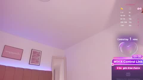 Lyn online show from December 14, 4:20 pm