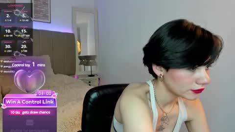 Lyn online show from December 19, 1:40 pm