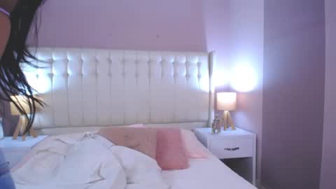 Lyn online show from March 8, 11:27 am