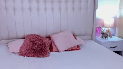 Lyn online show from September 22, 11:45 am