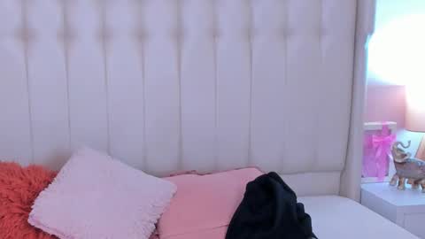 Lyn online show from October 10, 11:20 am