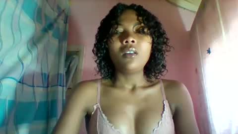 lyndah19 online show from December 19, 9:49 am