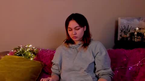 Alice online show from December 6, 5:55 pm