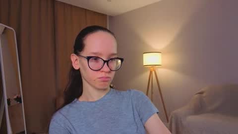 Snapshot of lynettebails chatting on February 2, 4:17 pm Sara online show from February 2, 4:17 pm