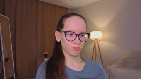 Snapshot of lynettebails chatting on March 1, 4:09 pm Sara online show from March 1, 4:09 pm