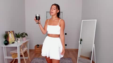  LYNN  online show from September 18, 6:26 am