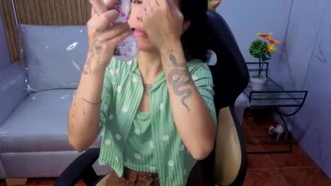 Snapshot of lynn_turner_ chatting on February 3, 1:05 pm lynn_turner_ online show from February 3, 1:05 pm