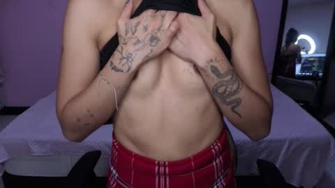 lynn_turner_ online show from March 4, 8:04 pm