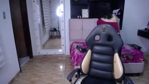 lynn_turner_ online show from March 29, 12:49 pm