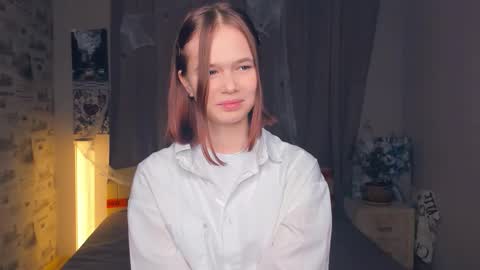 Cozy Lynns room online show from November 13, 8:35 am