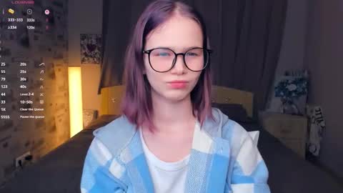 Cozy Lynns room online show from January 9, 8:06 am