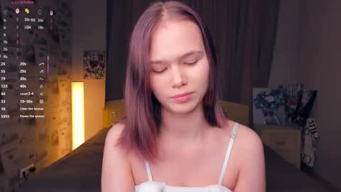 Cozy Lynns room online show from January 18, 9:02 am