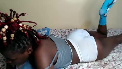 Snapshot of lynnesee chatting on January 19, 7:34 am lyenne online show from January 19, 7:34 am