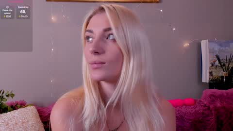 Snapshot of lynngarney chatting on December 11, 7:42 am Lika online show from December 11, 7:42 am