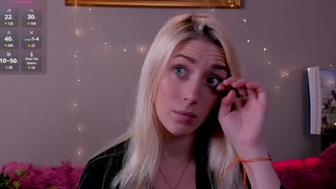 Snapshot of lynngarney chatting on December 11, 10:58 am Lika online show from December 11, 10:58 am