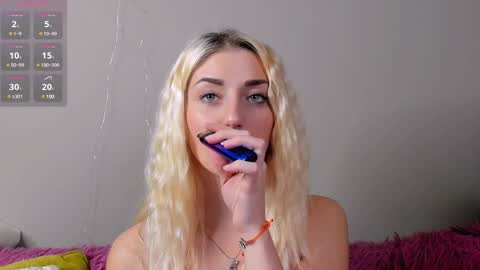 Snapshot of lynngarney chatting on December 18, 9:14 am Lika online show from December 18, 9:14 am