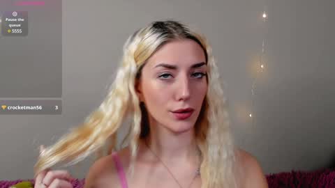 Snapshot of lynngarney chatting on December 19, 7:18 am Lika online show from December 19, 7:18 am