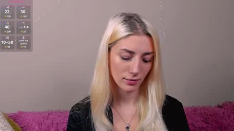 Snapshot of lynngarney chatting on December 23, 7:38 am Lika online show from December 23, 7:38 am