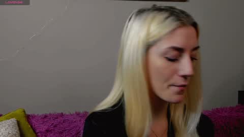 Snapshot of lynngarney chatting on December 24, 8:44 am Lika online show from December 24, 8:44 am