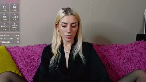 Snapshot of lynngarney chatting on December 24, 11:49 am Lika online show from December 24, 11:49 am