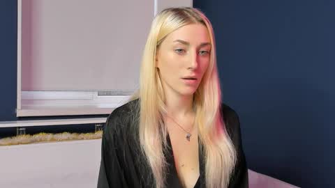 Snapshot of lynngarney chatting on December 27, 11:06 am Lika online show from December 27, 11:06 am