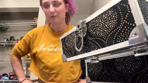 Lynn  online show from December 14, 9:41 pm