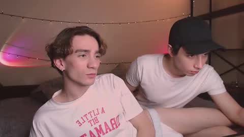 Snapshot of lyonfilm chatting on October 25, 2:24 pm KennyEliot online show from October 25, 2:24 pm