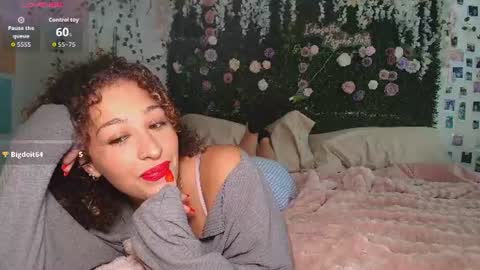 Snapshot of lyracovee chatting on June 15, 12:24 am Lyra online show from June 15, 12:24 am
