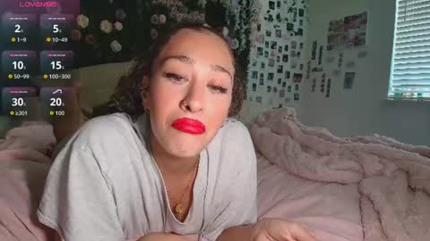 Snapshot of lyracovee chatting on June 27, 12:37 am Lyra online show from June 27, 12:37 am