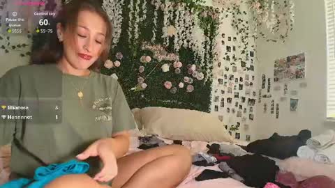 Snapshot of lyracovee chatting on July 13, 12:24 am Lyra online show from July 13, 12:24 am