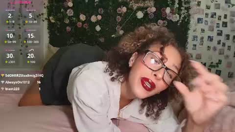 Snapshot of lyracovee chatting on July 20, 12:25 am Lyra online show from July 20, 12:25 am