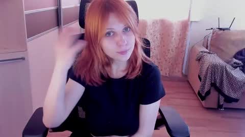 lyssan_xo online show from October 15, 10:15 am