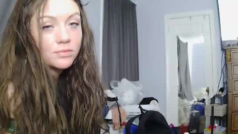 Snapshot of lyssshiz chatting on May 2, 6:40 am lyssshiz online show from May 2, 6:40 am