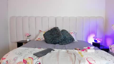 Snapshot of lyzzi_smith01 chatting on November 12, 2:01 am Lizzy smith online show from November 12, 2:01 am