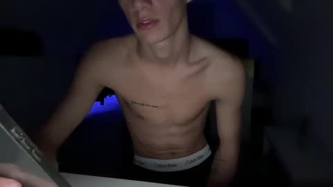 Snapshot of lz_britboy chatting on February 4, 10:24 pm NEW Leo lz britboy online show from February 4, 10:24 pm