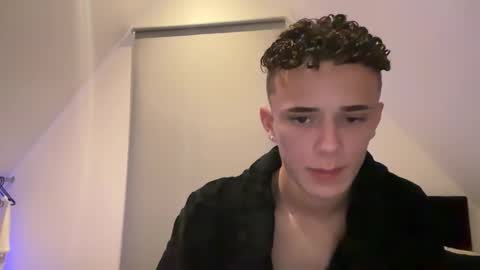 Snapshot of lz_britboy chatting on February 12, 10:26 pm NEW Leo lz britboy online show from February 12, 10:26 pm