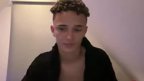 Snapshot of lz_britboy chatting on March 5, 10:21 pm NEW Leo lz britboy online show from March 5, 10:21 pm