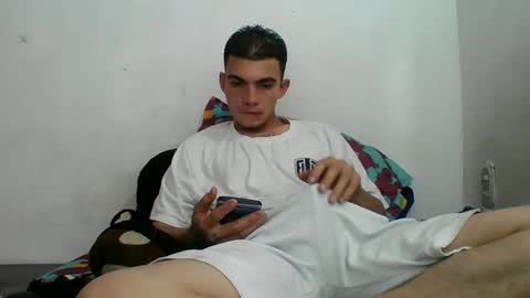 Snapshot of m0ntana777 chatting on September 17, 2:19 pm m0ntana777 online show from September 17, 2:19 pm