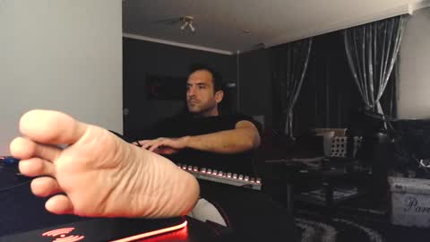 Snapshot of m4st3r_0f_d0m1n4nc3 chatting on December 8, 11:08 pm ready to cum online show from December 8, 11:08 pm