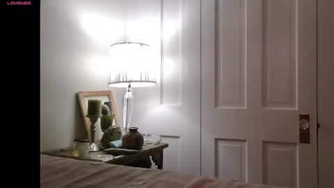 Snapshot of m54whrdn2 chatting on November 24, 1:27 am m54whrdn online show from November 24, 1:27 am