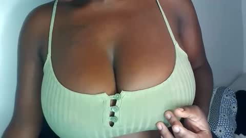 Snapshot of m_tits3 chatting on September 12, 2:22 am m_tits3 online show from September 12, 2:22 am