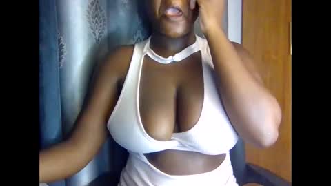 Snapshot of m_tits3 chatting on February 21, 9:49 pm m_tits3 online show from February 21, 9:49 pm