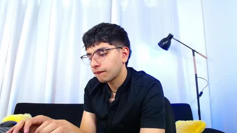 Max online show from April 21, 2:23 pm